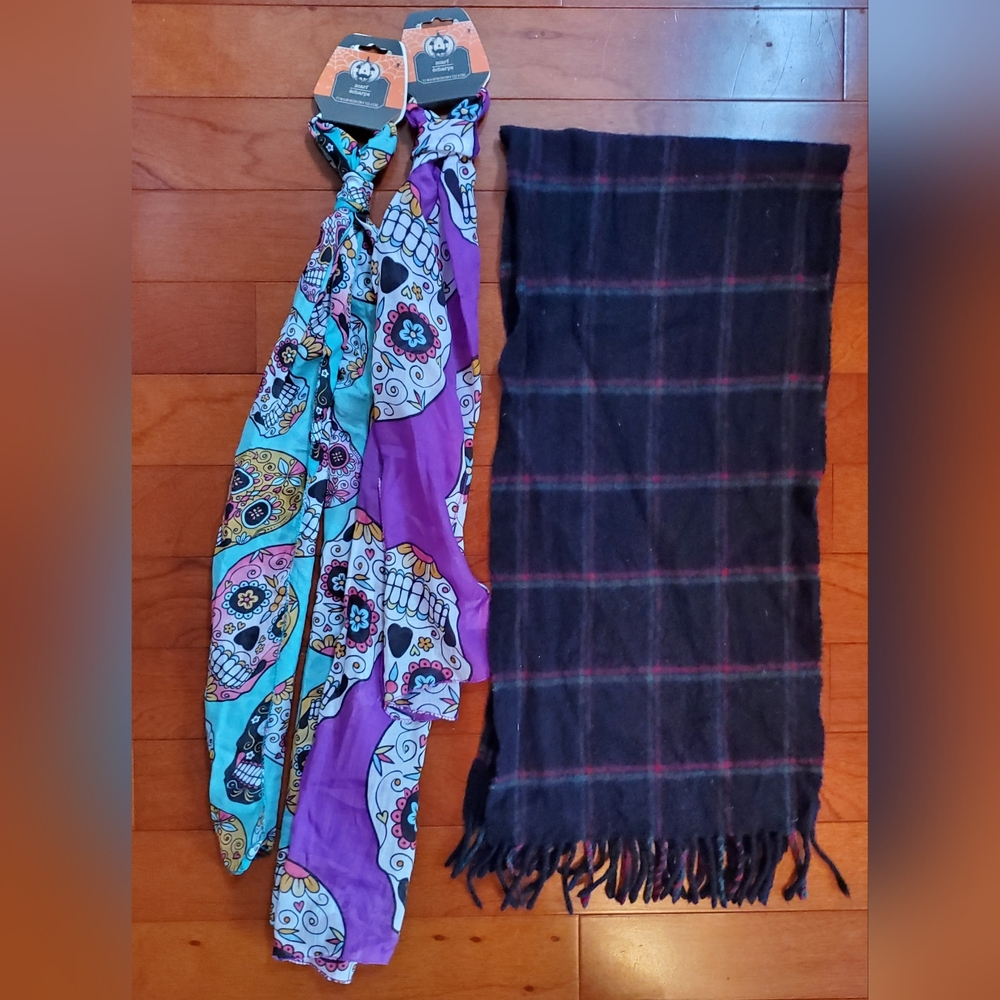 Skull Print and Plaid Scarf Set